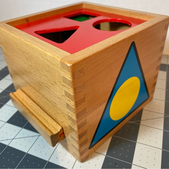 BRIO Wooden Shape Sorting Box - Picture 4 of 6